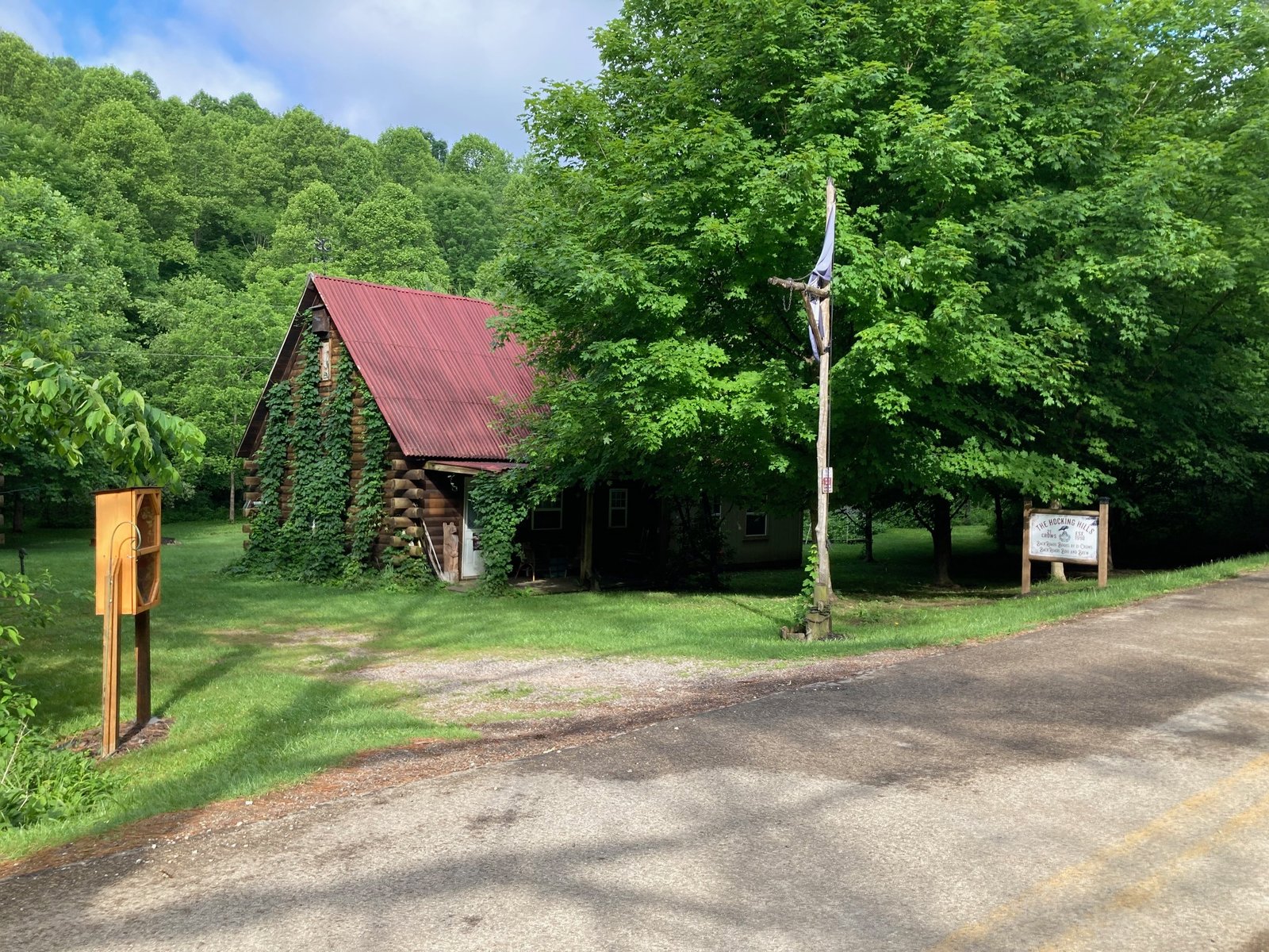 The Hocking Hills: Tourist Information Center Guides/Hiking/Gift Shop